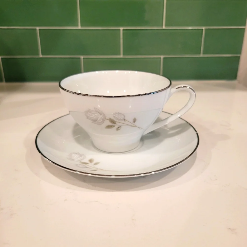 ALTADENA BY NORITAKE PORCELAIN COMPLETE  5 PC. DINNER SETTING CRAFTED IN…